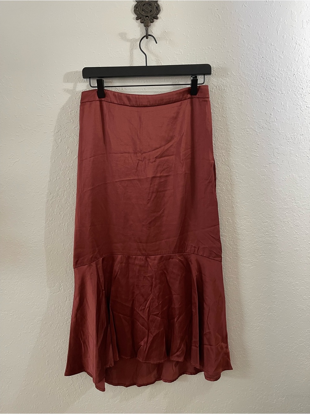 Express High-Low Ruffle Skirt in Rust